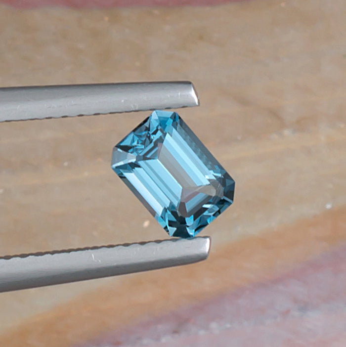 0.92ct Blue Topaz Colored Gemstone Top View Natural Background 
