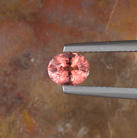 1.00ct Pink Orange Padparadscha Spinel Top View Natural Background 
