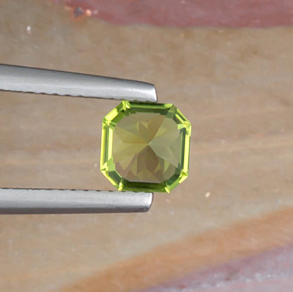 1.10ct Peridot Colored Gemstone Bottom View Natural Background 
