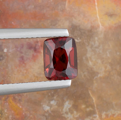 1.50ct Red Spinel Colored Gemstone Top View II Natural Background 
