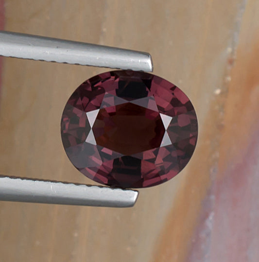 3.30ct Pink Spinel Colored Gemstone Top View II Natural Background 
