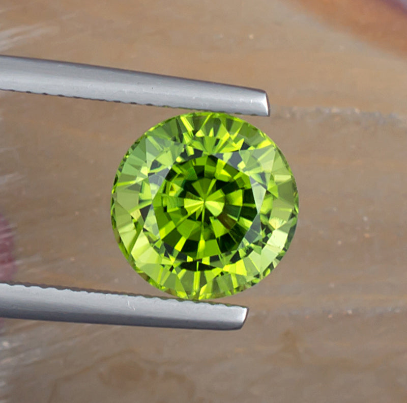 4.80ct Peridot Colored Gemstone Top View Natural Background 
