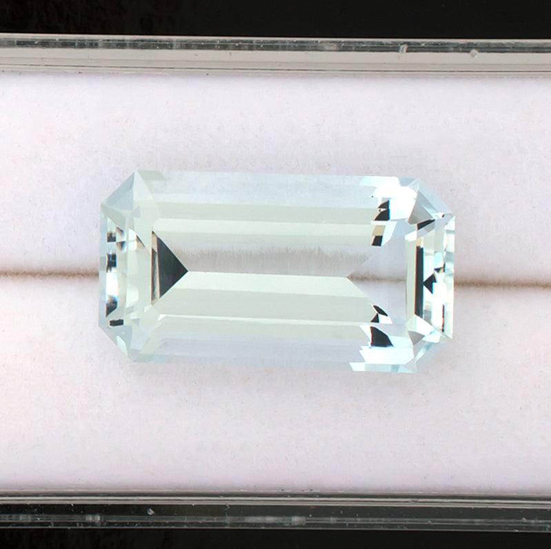 8.78ct Aquamarine Colored Gemstone Top View White Background